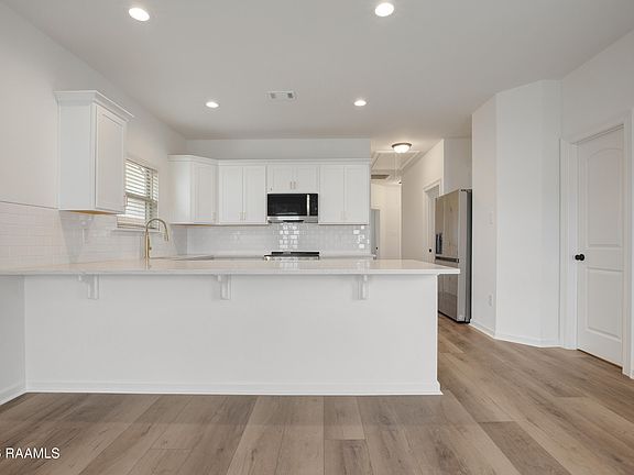 2nd image of 106 Ridgedale Aly