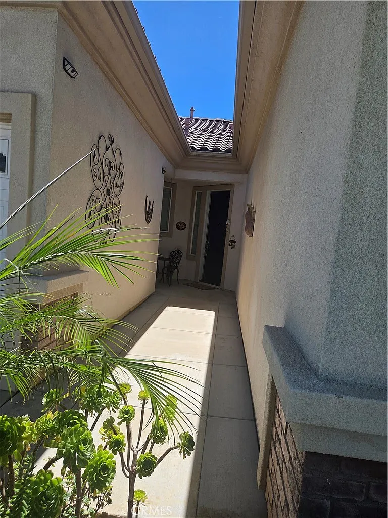 2 bed, 2.5 bath, 2127 sqft, $2,900 — Photo 2
