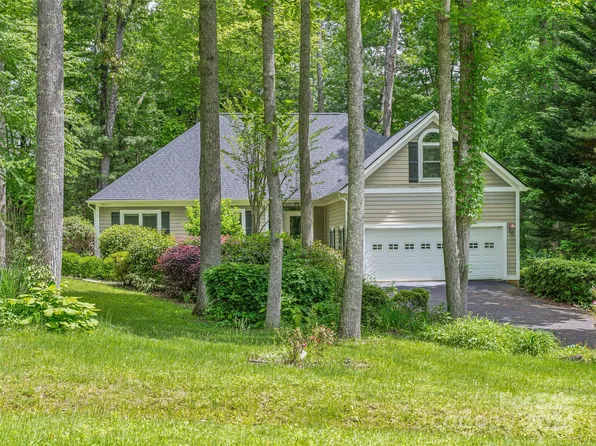 445 Triple Creek Dr, Hendersonville, NC 28791