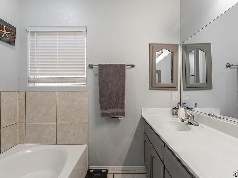 1533 E D St — Photo 13