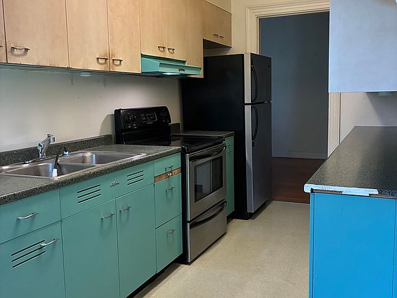 2nd image of 1321 Wood Ave APT 2