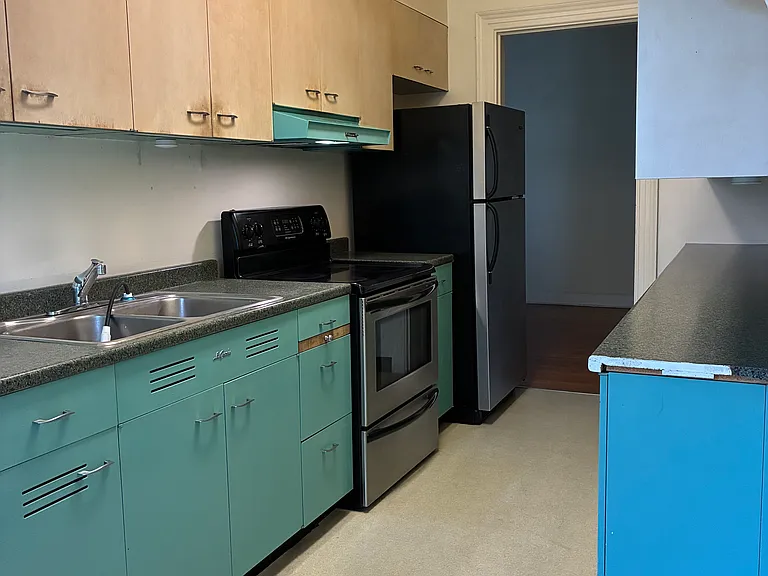 1321 Wood Ave #2 — Photo 2