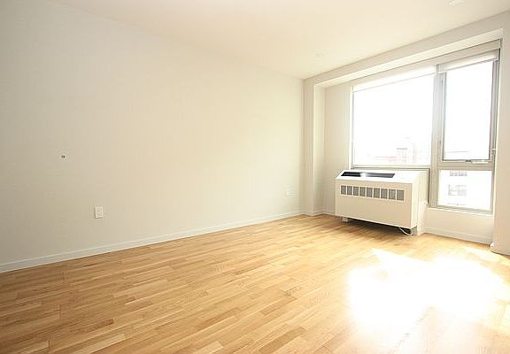 3rd image of 482 Franklin Ave APT 4H