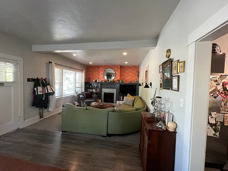 2023 S Roberta St — Photo 3