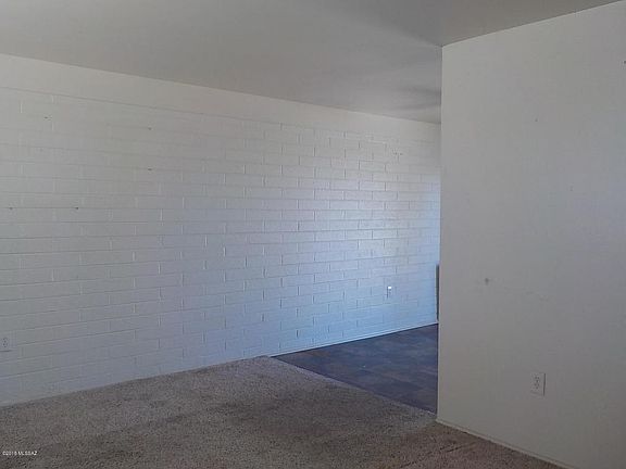 3rd image of 813 N Douglas Ave