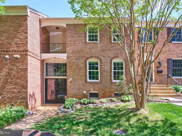3153 Fairbury Ln, Fairfax, VA 22031