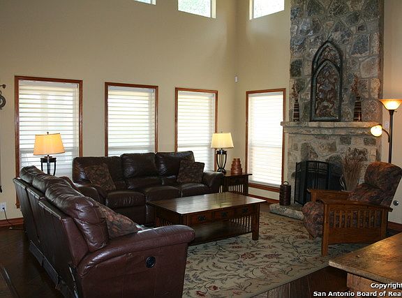 5th image of 124 Canyon Cir