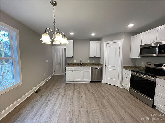 4th image of 1324 Hill St