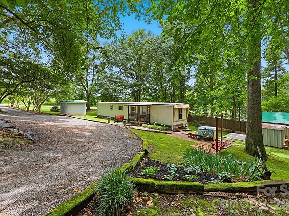 4th image of 2220 Gordon Rd