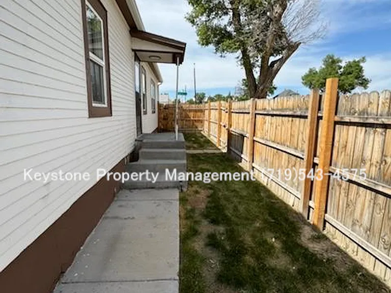 1102 W 16th St — Photo 13
