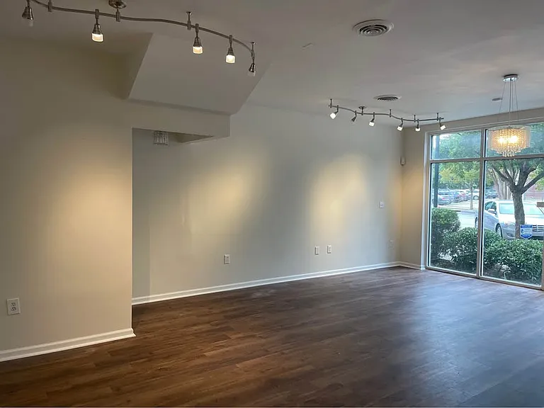 607 Lady St #A — Photo 8