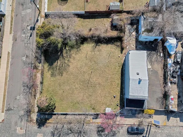 813 N 28th St, Camden, NJ 08105