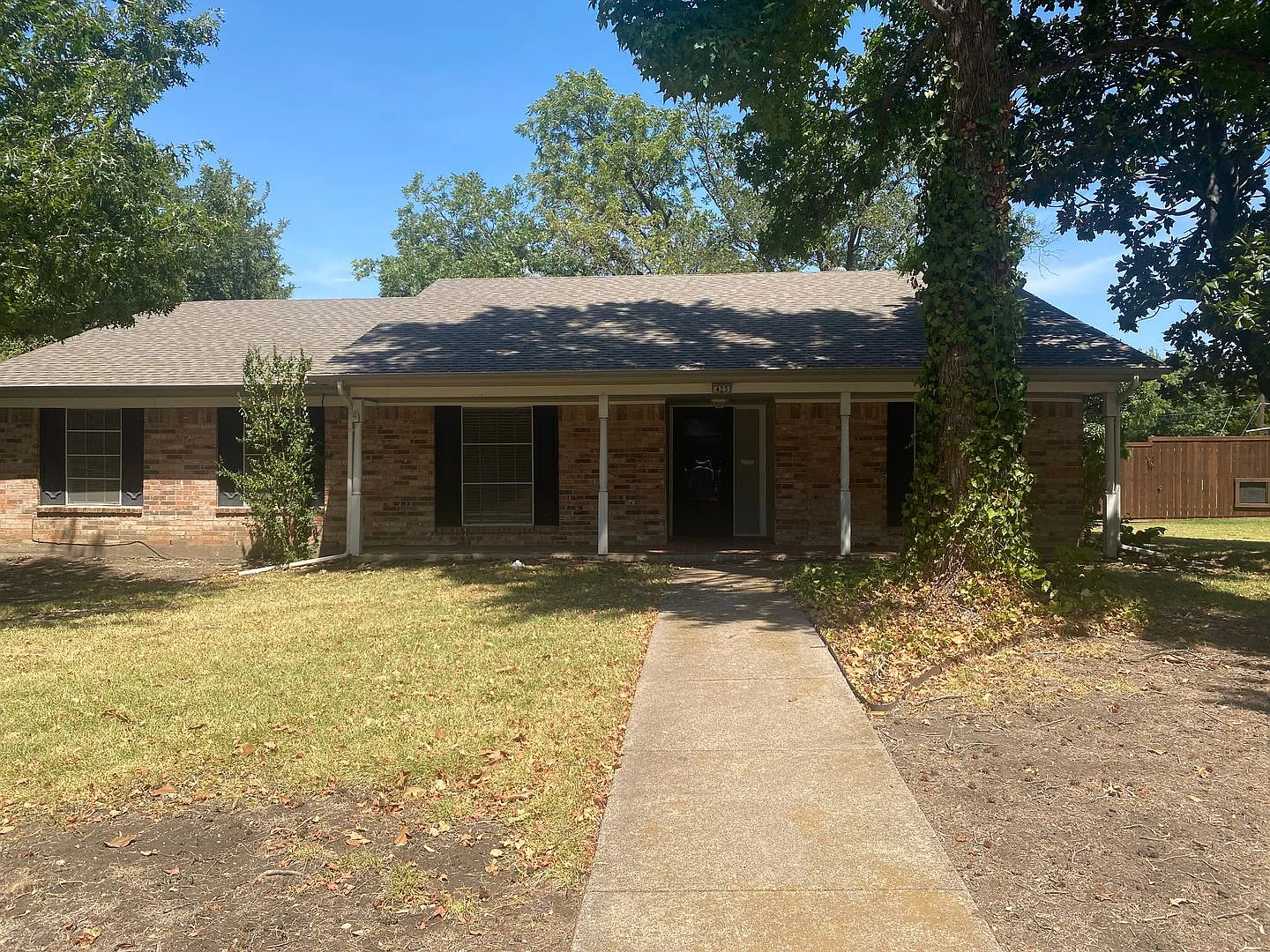 4 Bed Richardson Available Now!! — Photo 1