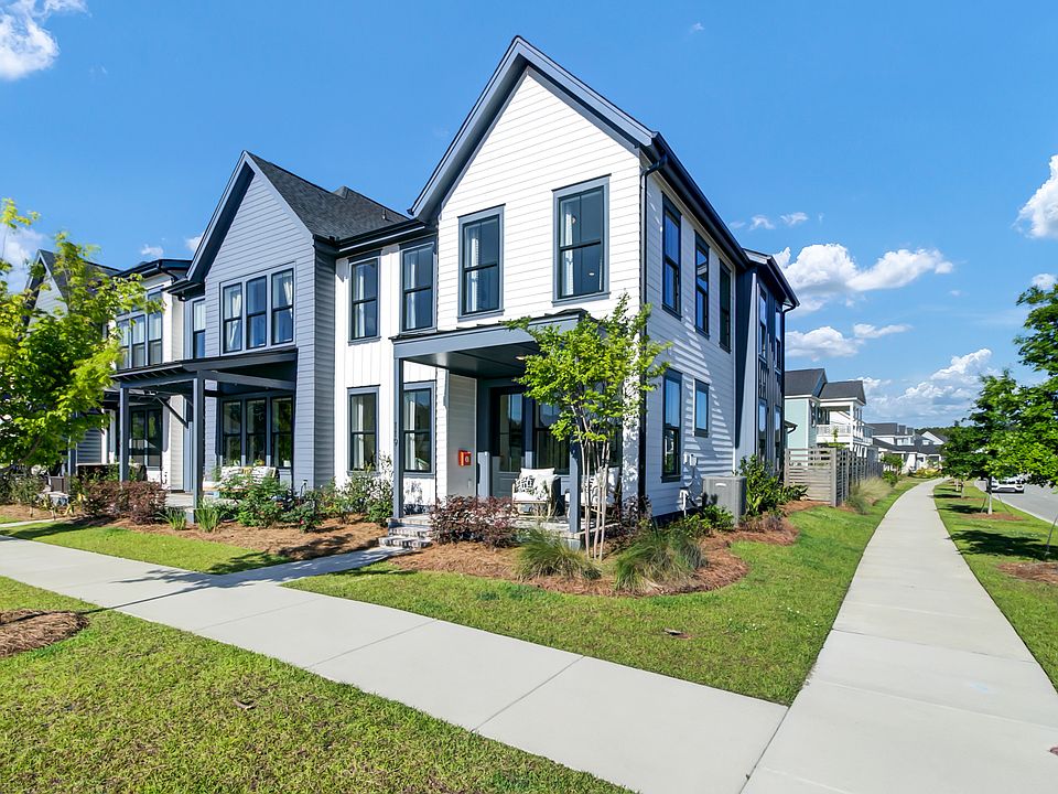 Corner lot townhome in Nexton.
