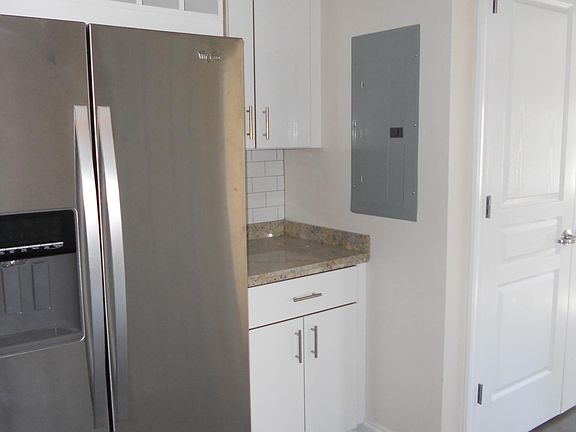 4th image of 835 Washington St APT 205