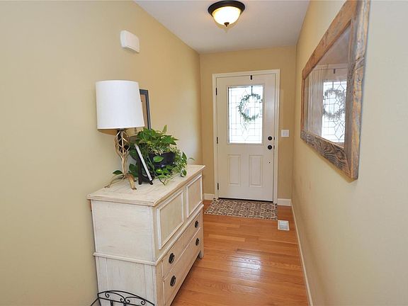 2nd image of 2431 Calico Ln