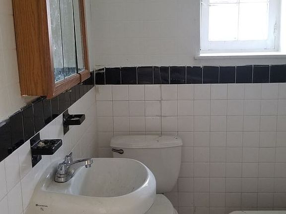 3rd image of 6412 Germantown Ave #3973556