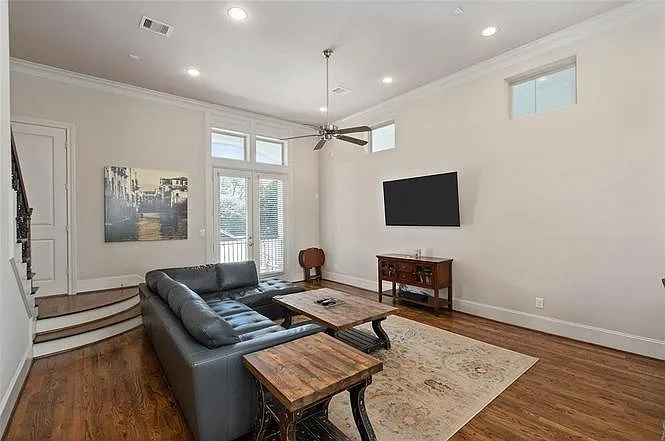 1131 W 21st St — Photo 12
