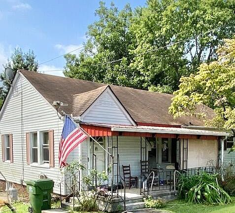 2nd image of 1424 Everett Ave
