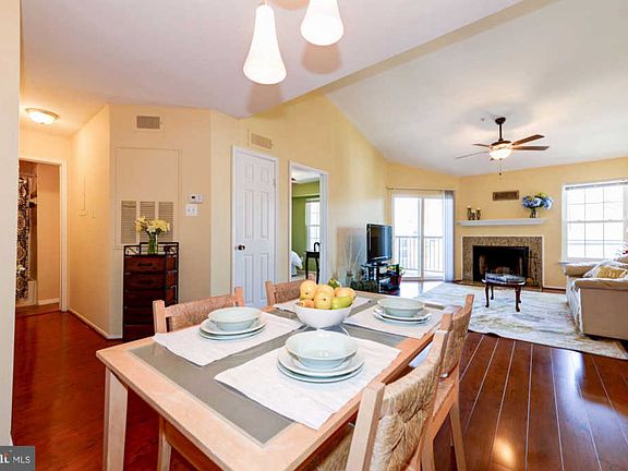 4th image of 3311 Wyndham Cres #4188