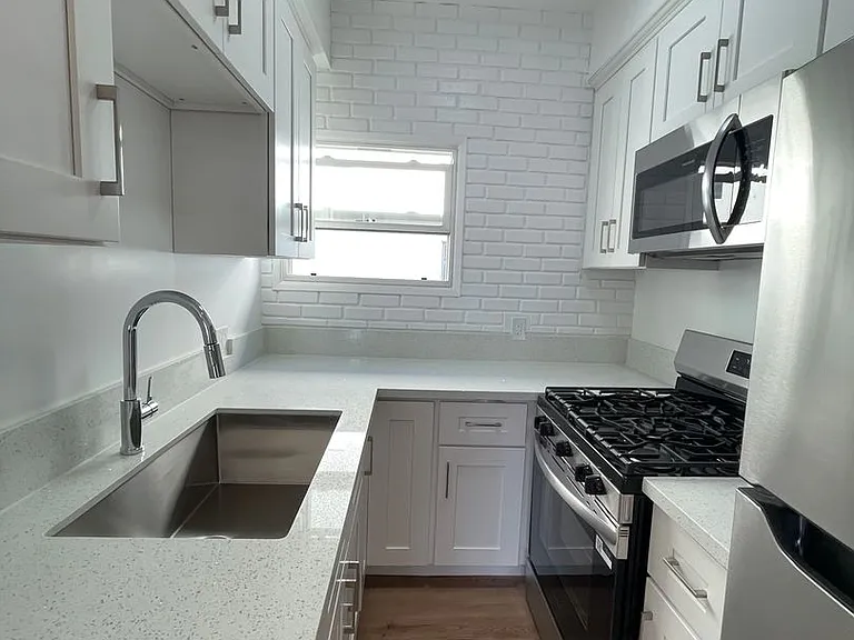 355-81 S Rodeo Dr — Photo 1