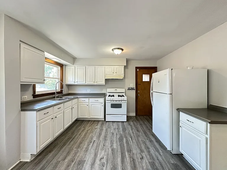 312 W 23rd Pl #3 — Photo 2