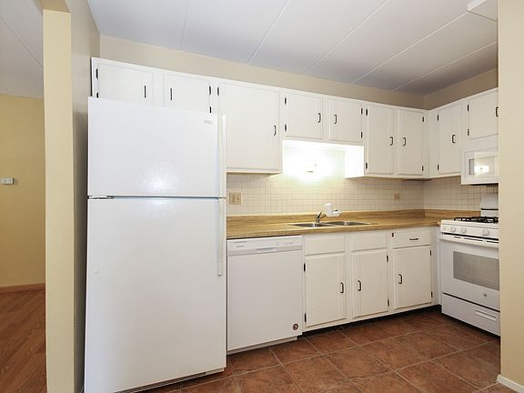 5th image of 5339 Waterbury Dr #202