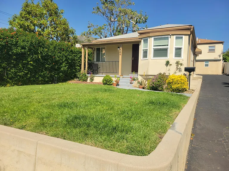 10544 Helendale Ave — Photo 2