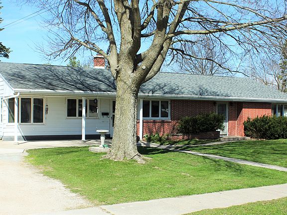 2nd image of 628 Woodlawn Ave