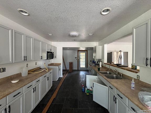 5th image of 1222 Hillcrest