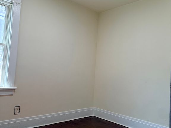 4th image of 137 Lasalle Ave