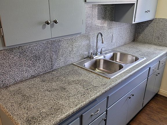 5th image of 925 N Enterprise Ave #20