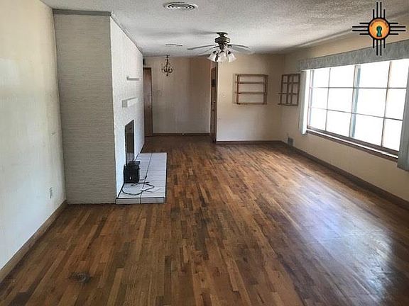 5th image of 715 E Llano Dr