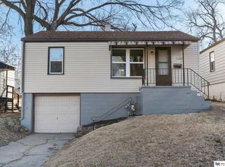 3227 N 40th St, Omaha, NE 68111