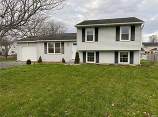 8521 Grandview Dr, Cicero, NY 13039