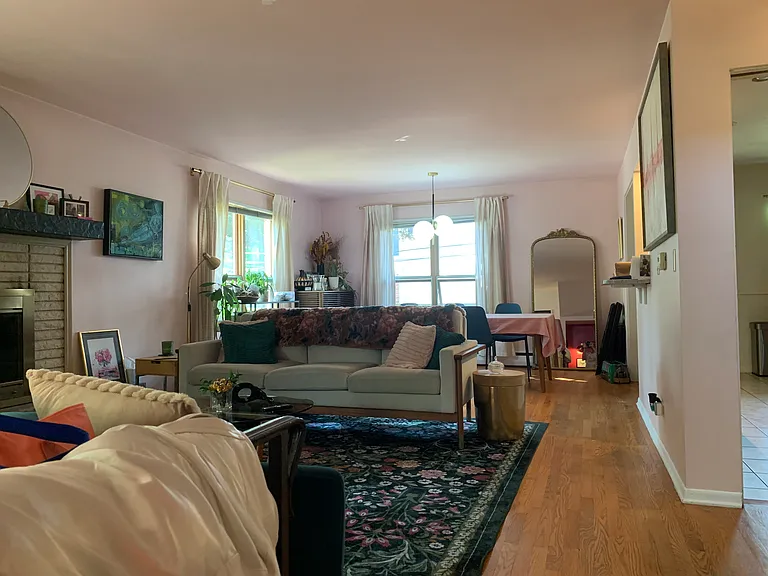 2111 Livingston St — Photo 3