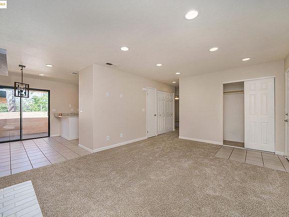 4th image of 2299 Renwick Ln