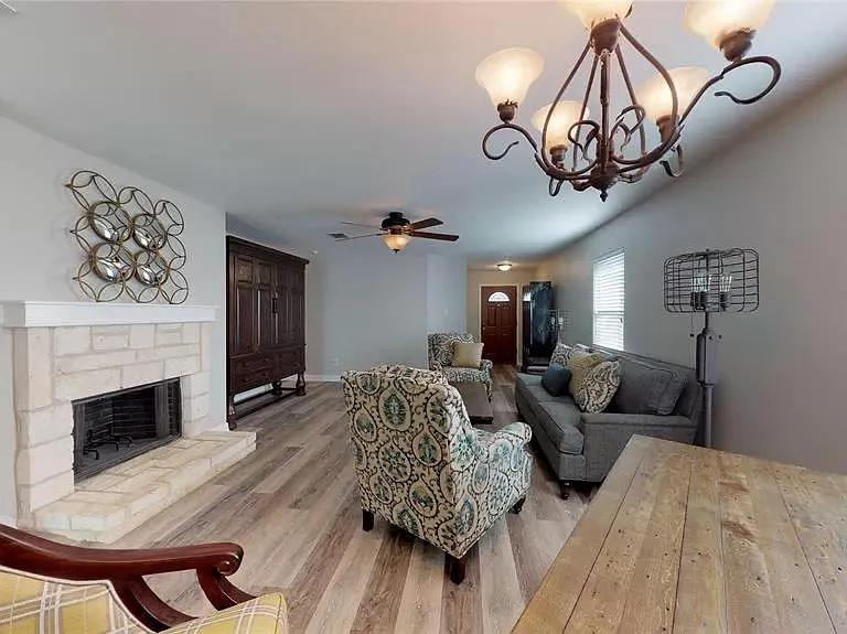 1308 Red River Ln — Photo 3