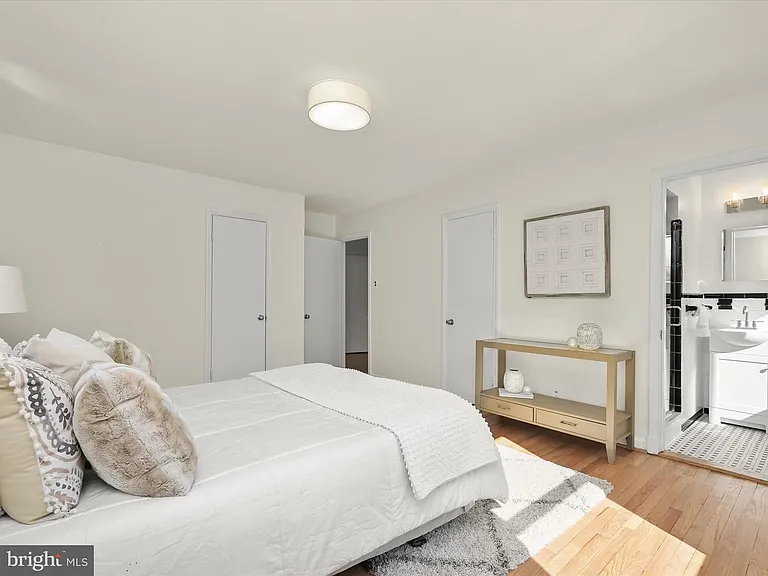 4910 Essex Ave — Photo 14