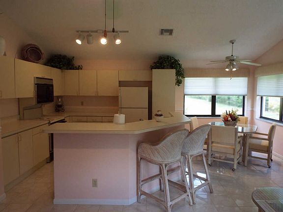 3rd image of 7243 Le Chalet Blvd