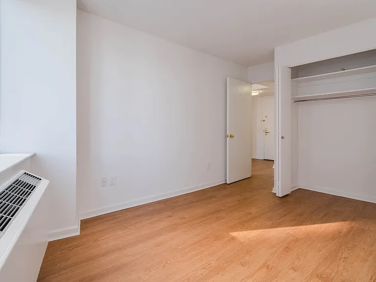 180 Riverside Blvd #510 — Photo 29