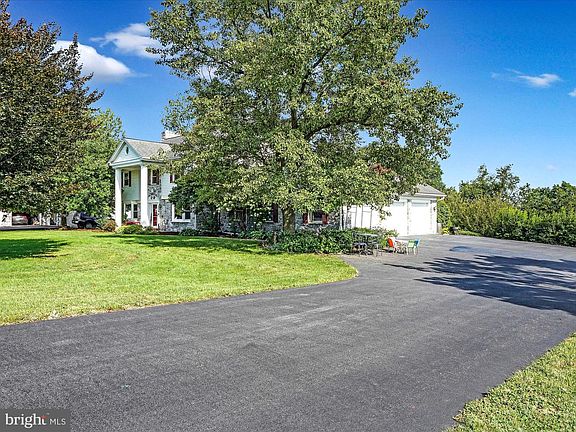 4th image of 40 Rosewood Dr
