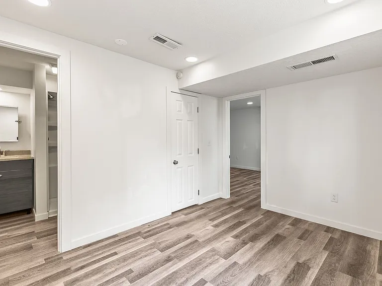 7209 S 78th St — Photo 26