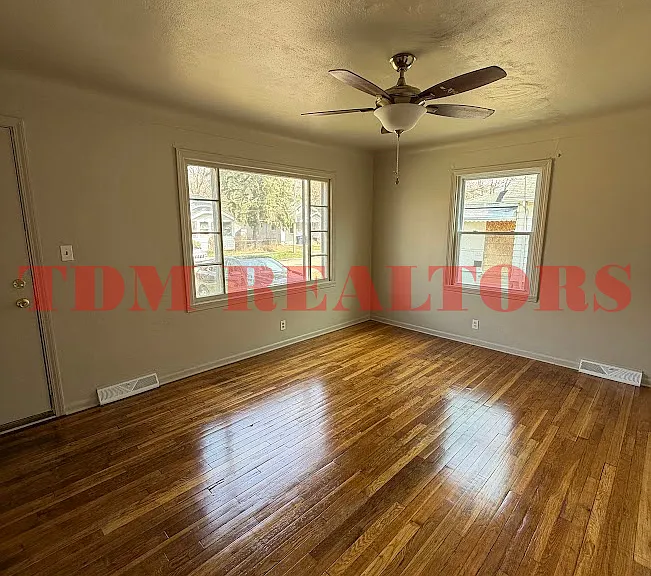 733 Vermilya Ave — Photo 2