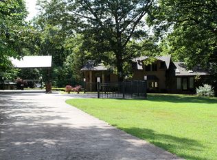 2999 N Hughmount Rd, Fayetteville, AR 72704
