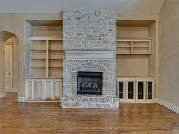 2nd image of 2016 Woodbury Ct
