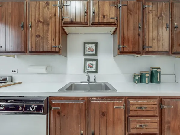 69-40 Yellowstone Boulevard image 8 of 21