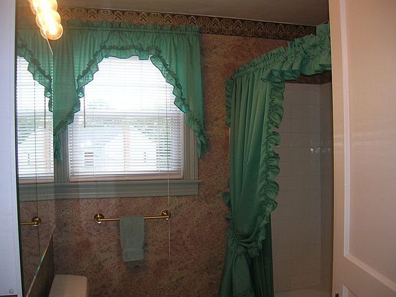 Upstairs Full Bath