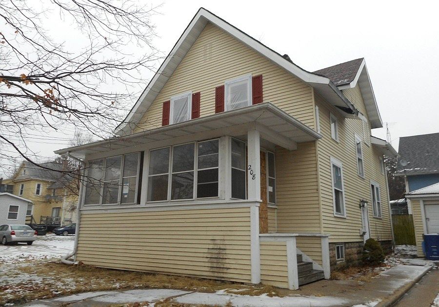 2nd image of 208 John St