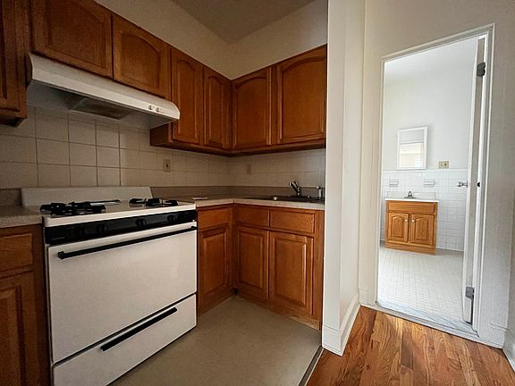 5th image of 901 Saint Johns Pl APT 3B